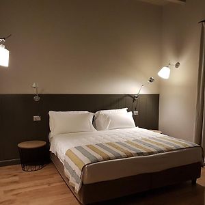 Camera accessibile ai disabili con letto king size